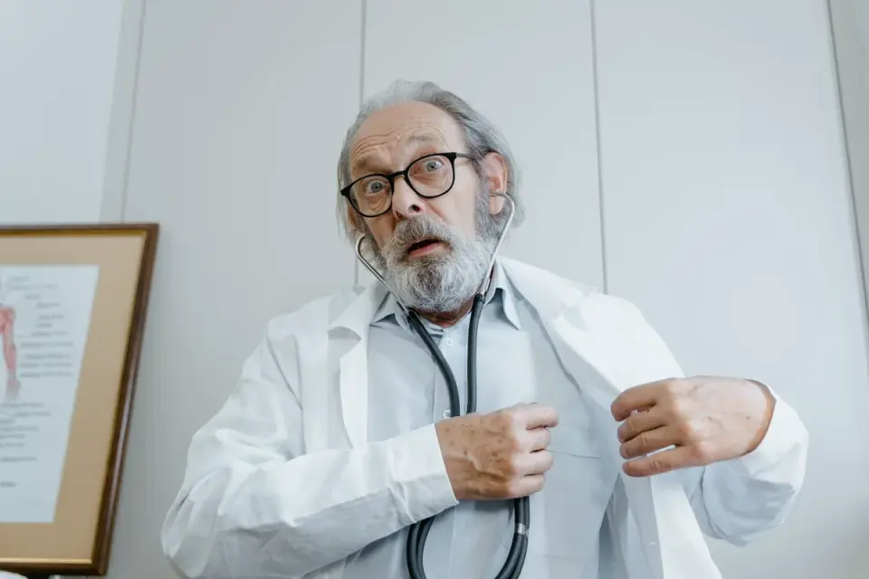 Veterinarian using a stethoscope to check a senior dog&#x27;s heart